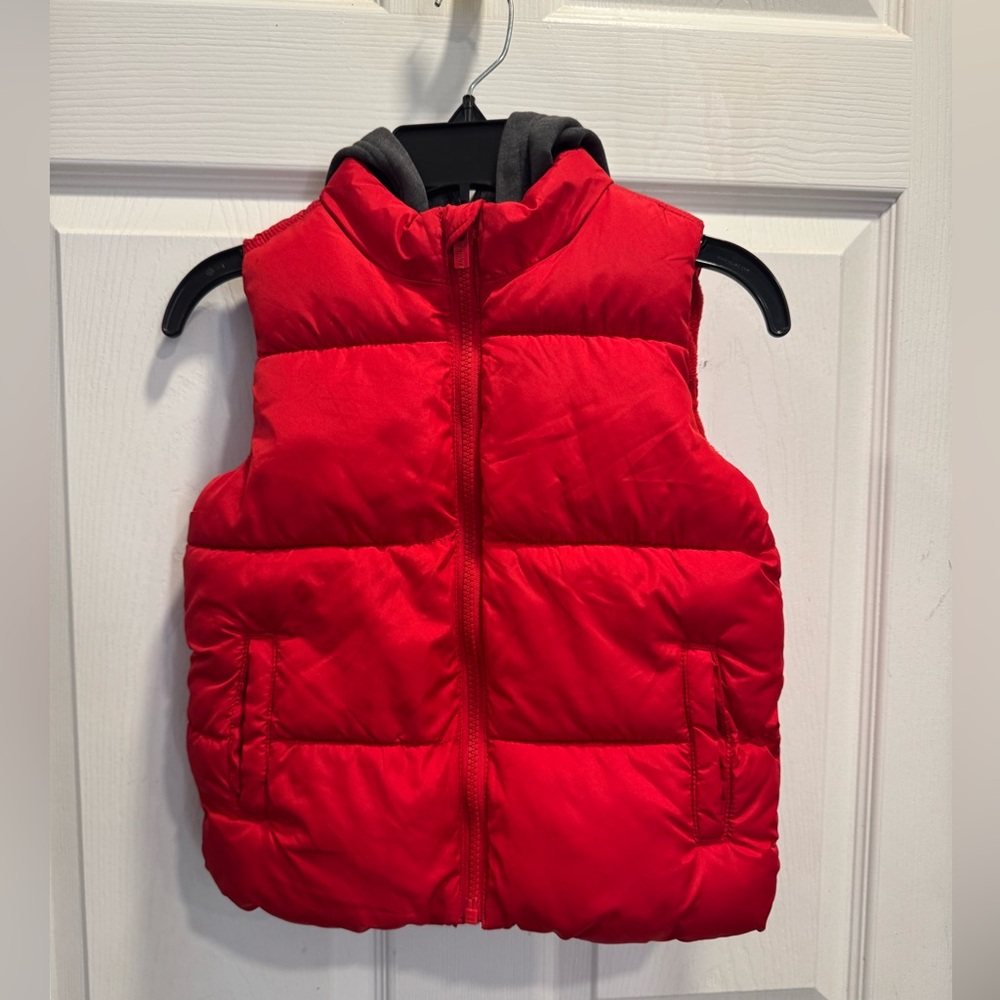 Old Navy padded and lined vest for boys, size 5T,